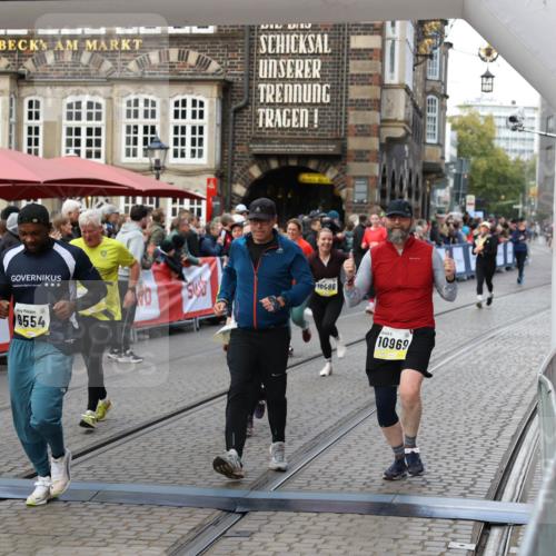 05.10.2025 - 20. swb-Marathon Bremen Yannick Fuchs http://msf.ph/oto/9245933 05.10.2025 11:10:12 Ziel 7799, 9288, 9470, 9476, 9554, 9561, 9760, 10383, 10435, 10515, 10596, 10659, 10885, 10969, 11401, 11405, 11536, 11634, 11748 meine-sportfotos.de