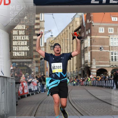 05.10.2025 - 20. swb-Marathon Bremen Yannick Fuchs http://msf.ph/oto/9245935 05.10.2025 10:42:33 Ziel 9700, 9775, 10208, 10375, 11230 meine-sportfotos.de