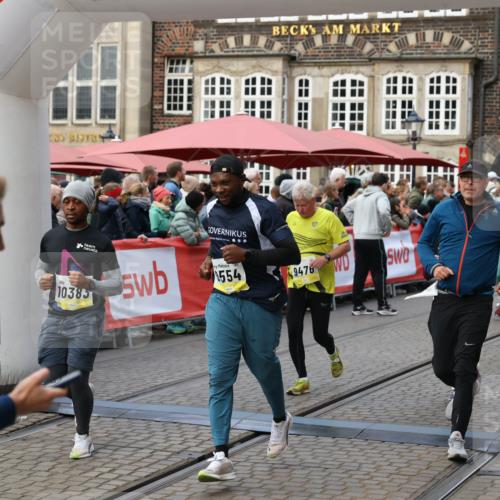05.10.2025 - 20. swb-Marathon Bremen Yannick Fuchs http://msf.ph/oto/9245971 05.10.2025 11:10:13 Ziel 7799, 9288, 9470, 9476, 9554, 9561, 10383, 10435, 10515, 10563, 10596, 10659, 10885, 10969, 11401, 11405, 11536, 11634 meine-sportfotos.de