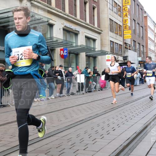 05.10.2025 - 20. swb-Marathon Bremen Strokosch-Dieckow http://msf.ph/oto/9245974 05.10.2025 10:50:52 Ziel 9199, 9256, 9287, 9416, 9425, 9630, 9663, 9894, 9906, 10206, 10215, 10222, 10226, 10254, 10376, 10378, 10432, 10556, 10669, 10743, 10932, 11279, 11391, 11573, 9199, 9256, 9287, 9416, 9425, 9630, 9663, 9894, 9906, 10206, 10215, 10222, 10226, 10376, 10432, 10556 meine-sportfotos.de