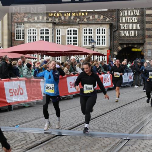 05.10.2025 - 20. swb-Marathon Bremen Yannick Fuchs http://msf.ph/oto/9245996 05.10.2025 11:11:55 Ziel 9648, 9680, 9784, 9999, 10235, 10236, 10540, 11088, 11172 meine-sportfotos.de