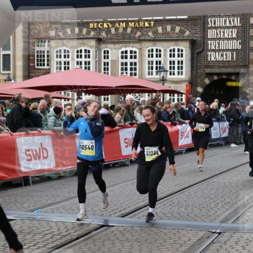 05.10.2025 - 20. swb-Marathon Bremen Yannick Fuchs http://msf.ph/oto/9246007 05.10.2025 11:11:55 Ziel 9648, 9680, 9784, 9999, 10235, 10236, 10540, 11088, 11172 meine-sportfotos.de