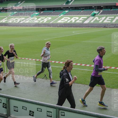 05.10.2025 - 20. swb-Marathon Bremen Michael Burmester http://msf.ph/oto/9246009 05.10.2025 10:37:47 Laufen im Stadion 7621, 7776, 9189, 9210, 9237, 9360, 9363, 9365, 9381, 9426, 9448, 9468, 9486, 9531, 9532, 9536, 9600, 9603, 9642, 9748, 9802, 9813, 9841, 9858, 9893, 9979, 10056, 10067, 10098, 10158, 10194, 10265, 10271, 10274, 10290, 10291, 10301, 10345, 10370, 10471, 10477, 10485, 10508, 10510, 10518, 10562, 10571, 10611, 10615, 10711, 10713, 10777, 10826, 10829, 10837, 10872, 10876, 10995, 11001, 11050, 11121, 11124, 11150, 11162, 11183, 11184, 11223, 11251, 11415, 9177, 9208 meine-sportfotos.de