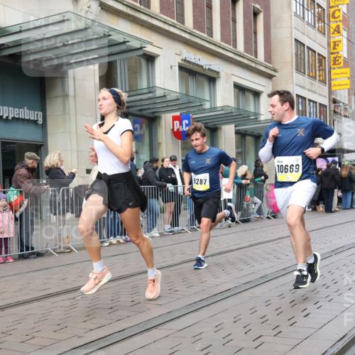 05.10.2025 - 20. swb-Marathon Bremen Strokosch-Dieckow http://msf.ph/oto/9246013 05.10.2025 10:50:53 Ziel 9256, 9287, 9416, 9425, 9663, 9894, 9906, 10206, 10215, 10222, 10226, 10376, 10378, 10432, 10556, 10669, 10743, 10932, 11279, 11391, 11573, 9256, 9287, 9416, 9425, 9663, 9894, 9906, 10206, 10215, 10222, 10226, 10376, 10432, 10556 meine-sportfotos.de