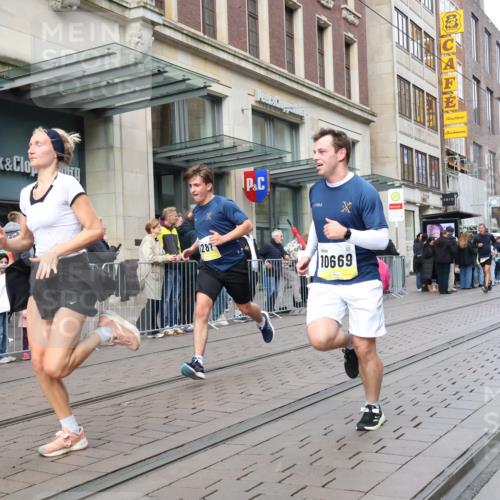05.10.2025 - 20. swb-Marathon Bremen Strokosch-Dieckow http://msf.ph/oto/9246024 05.10.2025 10:50:54 Ziel 9256, 9287, 9416, 9425, 9663, 9894, 9906, 10206, 10215, 10222, 10226, 10321, 10376, 10378, 10432, 10556, 10669, 10743, 10932, 11177, 11279, 11391, 11573, 9256, 9287, 9416, 9425, 9663, 9894, 9906, 10206, 10215, 10222, 10226, 10321, 10376, 10432, 10556, 11177 meine-sportfotos.de
