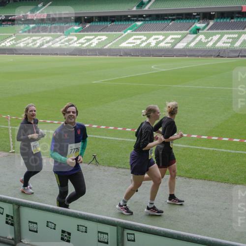 05.10.2025 - 20. swb-Marathon Bremen Michael Burmester http://msf.ph/oto/9246048 05.10.2025 10:37:48 Laufen im Stadion 7621, 7776, 9189, 9210, 9237, 9360, 9363, 9365, 9381, 9426, 9448, 9468, 9486, 9531, 9532, 9536, 9600, 9603, 9642, 9748, 9802, 9813, 9841, 9858, 9893, 9979, 10056, 10067, 10098, 10158, 10194, 10265, 10271, 10274, 10278, 10290, 10291, 10301, 10345, 10370, 10437, 10471, 10477, 10485, 10508, 10510, 10518, 10611, 10615, 10711, 10713, 10777, 10826, 10829, 10837, 10872, 10876, 10995, 11001, 11050, 11121, 11124, 11150, 11162, 11183, 11184, 11223, 11251, 11415, 9177, 9208 meine-sportfotos.de