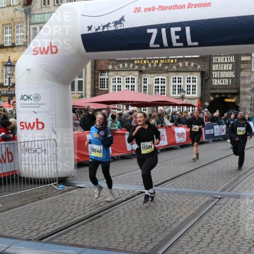 05.10.2025 - 20. swb-Marathon Bremen Yannick Fuchs http://msf.ph/oto/9246049 05.10.2025 11:11:56 Ziel 9648, 9680, 9784, 10235, 10236, 10540, 11088 meine-sportfotos.de