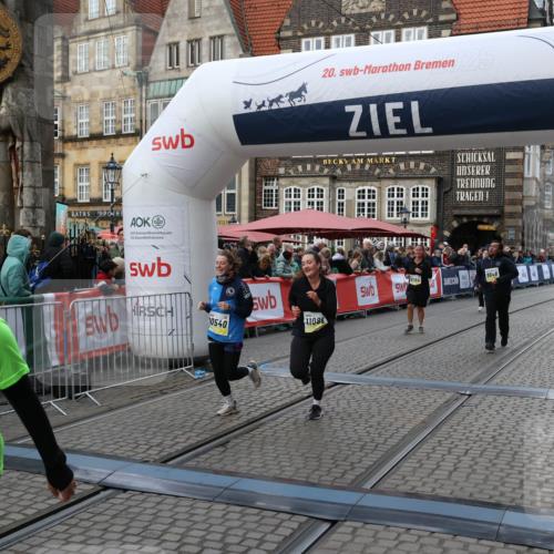 05.10.2025 - 20. swb-Marathon Bremen Yannick Fuchs http://msf.ph/oto/9246058 05.10.2025 11:11:56 Ziel 9648, 9680, 9784, 10235, 10236, 10540, 11088 meine-sportfotos.de