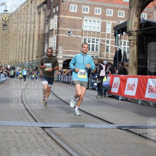 05.10.2025 - 20. swb-Marathon Bremen Yannick Fuchs http://msf.ph/oto/9246059 05.10.2025 10:42:45 Ziel 10592, 11178, 11725 meine-sportfotos.de
