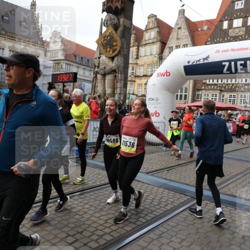 05.10.2025 - 20. swb-Marathon Bremen Yannick Fuchs http://msf.ph/oto/9246063 05.10.2025 11:10:16 Ziel 7799, 9470, 9476, 9554, 9561, 10082, 10383, 10563, 10596, 10659, 10969, 11204, 11261, 11401, 11536 meine-sportfotos.de