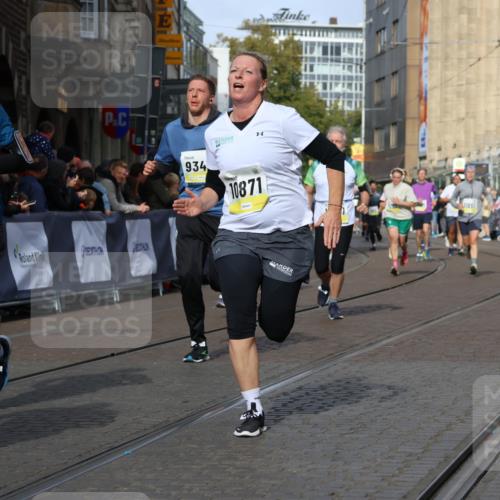05.10.2025 - 20. swb-Marathon Bremen Strokosch-Dieckow http://msf.ph/oto/9246066 05.10.2025 10:58:43 Ziel 7163, 8585, 9346, 9359, 9370, 9540, 9622, 9714, 10263, 10561, 10591, 10679, 10871, 11078, 11290, 11651 meine-sportfotos.de
