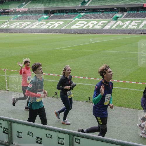 05.10.2025 - 20. swb-Marathon Bremen Michael Burmester http://msf.ph/oto/9246070 05.10.2025 10:37:49 Laufen im Stadion 7621, 7776, 9189, 9210, 9237, 9360, 9365, 9381, 9426, 9448, 9468, 9486, 9531, 9532, 9536, 9600, 9603, 9642, 9748, 9813, 9841, 9858, 9893, 9979, 10056, 10067, 10098, 10130, 10158, 10194, 10265, 10271, 10274, 10278, 10301, 10345, 10370, 10437, 10471, 10477, 10485, 10508, 10510, 10518, 10595, 10598, 10611, 10711, 10713, 10777, 10826, 10829, 10837, 10872, 10876, 10995, 11001, 11050, 11121, 11124, 11150, 11162, 11183, 11184, 11223, 11251, 11415, 9177, 9208, 9531 meine-sportfotos.de