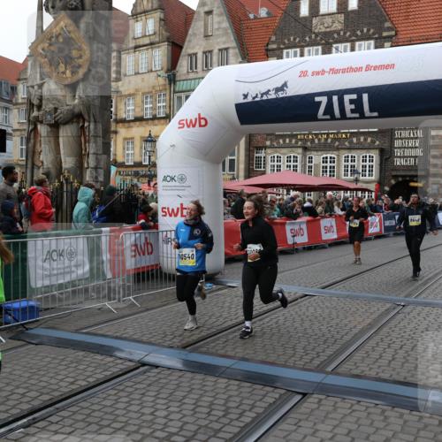 05.10.2025 - 20. swb-Marathon Bremen Yannick Fuchs http://msf.ph/oto/9246075 05.10.2025 11:11:56 Ziel 9648, 9680, 9784, 10235, 10236, 10540, 11088 meine-sportfotos.de