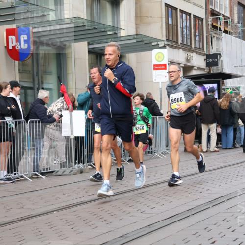 05.10.2025 - 20. swb-Marathon Bremen Strokosch-Dieckow http://msf.ph/oto/9246082 05.10.2025 10:50:57 Ziel 9256, 9287, 9894, 9906, 10206, 10215, 10222, 10321, 10376, 10432, 10556, 10669, 11177, 11279, 11573, 9256, 9287, 9894, 9906, 10206, 10215, 10222, 10321, 10376, 10432, 10556, 11177 meine-sportfotos.de