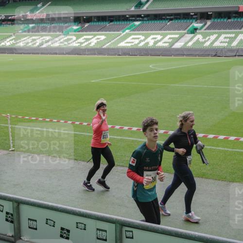 05.10.2025 - 20. swb-Marathon Bremen Michael Burmester http://msf.ph/oto/9246091 05.10.2025 10:37:49 Laufen im Stadion 7621, 7776, 9189, 9210, 9237, 9360, 9365, 9381, 9426, 9448, 9468, 9486, 9531, 9532, 9536, 9600, 9603, 9642, 9748, 9813, 9841, 9858, 9893, 9979, 10056, 10067, 10098, 10130, 10158, 10194, 10265, 10271, 10274, 10278, 10301, 10345, 10370, 10437, 10471, 10477, 10485, 10508, 10510, 10518, 10595, 10598, 10611, 10711, 10713, 10777, 10826, 10829, 10837, 10872, 10876, 10995, 11001, 11050, 11121, 11124, 11150, 11162, 11183, 11184, 11223, 11251, 11415, 9177, 9208, 9531 meine-sportfotos.de