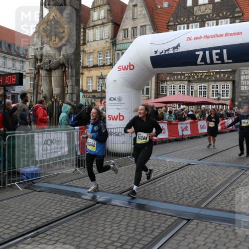05.10.2025 - 20. swb-Marathon Bremen Yannick Fuchs http://msf.ph/oto/9246092 05.10.2025 11:11:57 Ziel 9648, 9680, 9784, 10235, 10236, 10540, 11088, 11563 meine-sportfotos.de