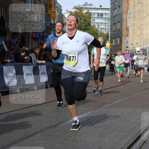 05.10.2025 - 20. swb-Marathon Bremen Strokosch-Dieckow http://msf.ph/oto/9246099 05.10.2025 10:58:43 Ziel 7163, 8585, 9346, 9359, 9370, 9540, 9622, 9714, 10263, 10561, 10591, 10679, 10871, 11078, 11290, 11651 meine-sportfotos.de