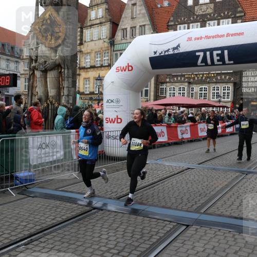 05.10.2025 - 20. swb-Marathon Bremen Yannick Fuchs http://msf.ph/oto/9246106 05.10.2025 11:11:57 Ziel 9648, 9680, 9784, 10235, 10236, 10540, 11088, 11563 meine-sportfotos.de
