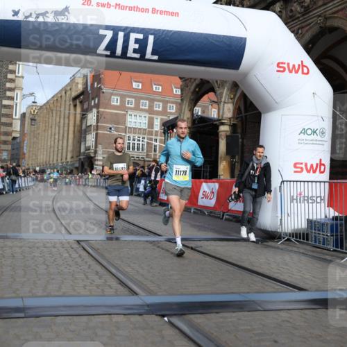 05.10.2025 - 20. swb-Marathon Bremen Yannick Fuchs http://msf.ph/oto/9246114 05.10.2025 10:42:46 Ziel 10592, 11178 meine-sportfotos.de
