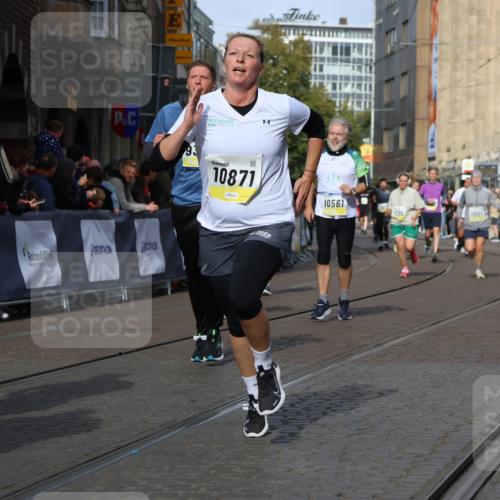 05.10.2025 - 20. swb-Marathon Bremen Strokosch-Dieckow http://msf.ph/oto/9246115 05.10.2025 10:58:43 Ziel 7163, 8585, 9346, 9359, 9370, 9540, 9622, 9714, 10263, 10561, 10591, 10679, 10871, 11078, 11290, 11651 meine-sportfotos.de