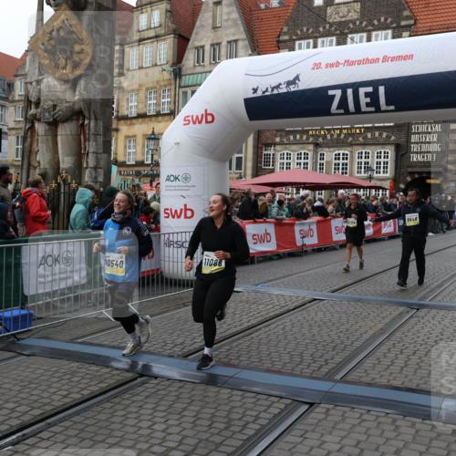 05.10.2025 - 20. swb-Marathon Bremen Yannick Fuchs http://msf.ph/oto/9246116 05.10.2025 11:11:57 Ziel 9648, 9680, 9784, 10235, 10236, 10540, 11088, 11563 meine-sportfotos.de