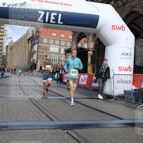 05.10.2025 - 20. swb-Marathon Bremen Yannick Fuchs http://msf.ph/oto/9246125 05.10.2025 10:42:46 Ziel 10592, 11178 meine-sportfotos.de