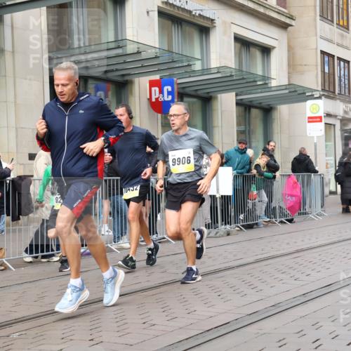 05.10.2025 - 20. swb-Marathon Bremen Strokosch-Dieckow http://msf.ph/oto/9246126 05.10.2025 10:50:58 Ziel 9256, 9287, 9906, 10215, 10222, 10321, 10376, 10432, 10556, 10669, 11177, 11279, 9256, 9287, 9906, 10215, 10222, 10321, 10376, 10432, 10556, 11177 meine-sportfotos.de