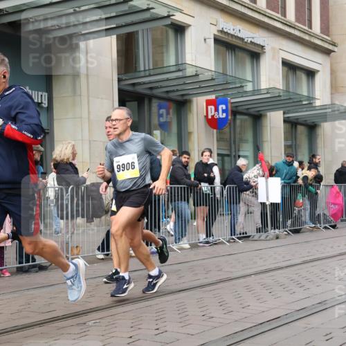 05.10.2025 - 20. swb-Marathon Bremen Strokosch-Dieckow http://msf.ph/oto/9246138 05.10.2025 10:50:58 Ziel 9256, 9287, 9906, 10215, 10222, 10321, 10376, 10432, 10556, 10669, 11177, 11279, 9256, 9287, 9906, 10215, 10222, 10321, 10376, 10432, 10556, 11177 meine-sportfotos.de