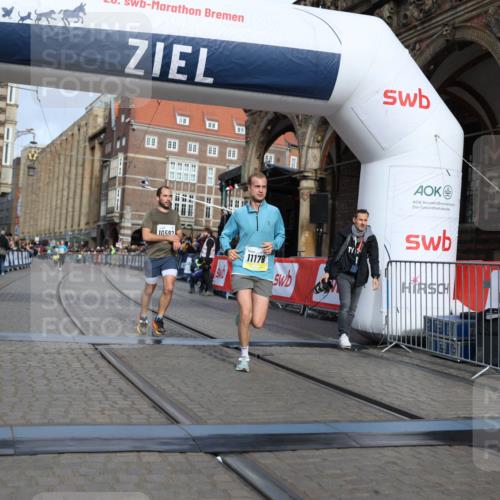 05.10.2025 - 20. swb-Marathon Bremen Yannick Fuchs http://msf.ph/oto/9246141 05.10.2025 10:42:46 Ziel 10592, 11178 meine-sportfotos.de