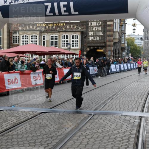 05.10.2025 - 20. swb-Marathon Bremen Yannick Fuchs http://msf.ph/oto/9246153 05.10.2025 11:11:57 Ziel 9648, 9680, 9784, 10235, 10236, 10540, 11088, 11563 meine-sportfotos.de