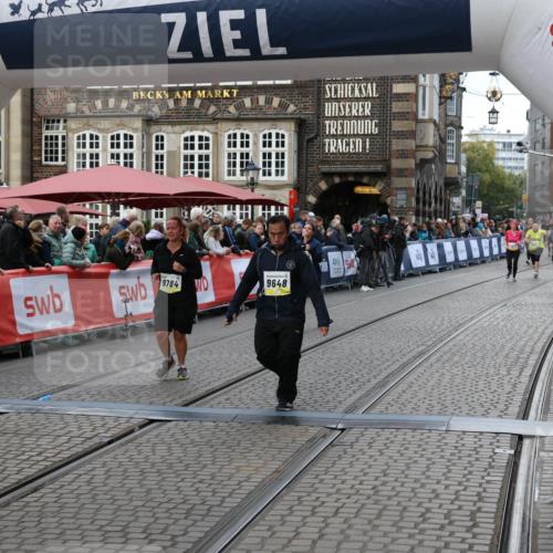 05.10.2025 - 20. swb-Marathon Bremen Yannick Fuchs http://msf.ph/oto/9246158 05.10.2025 11:11:57 Ziel 9648, 9680, 9784, 10235, 10236, 10540, 11088, 11563 meine-sportfotos.de