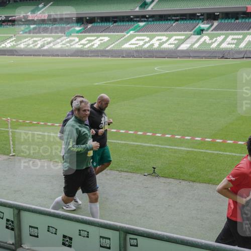 05.10.2025 - 20. swb-Marathon Bremen Michael Burmester http://msf.ph/oto/9246192 05.10.2025 10:37:51 Laufen im Stadion 7621, 7776, 9189, 9210, 9237, 9360, 9365, 9381, 9426, 9448, 9468, 9486, 9532, 9536, 9600, 9642, 9748, 9813, 9841, 9858, 9893, 9979, 10033, 10056, 10067, 10098, 10130, 10158, 10194, 10265, 10271, 10274, 10278, 10301, 10345, 10370, 10437, 10471, 10477, 10485, 10508, 10510, 10595, 10598, 10611, 10711, 10713, 10777, 10826, 10829, 10837, 10872, 10876, 10995, 11001, 11050, 11121, 11124, 11150, 11162, 11183, 11184, 11223, 11251, 11415, 9177, 9208, 9381, 9531 meine-sportfotos.de