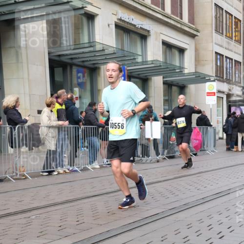 05.10.2025 - 20. swb-Marathon Bremen Strokosch-Dieckow http://msf.ph/oto/9246196 05.10.2025 10:51:06 Ziel 9252, 9906, 10222, 10321, 10376, 10432, 10556, 10584, 10918, 10928, 11177, 11484, 9252, 9906, 10222, 10321, 10376, 10432, 10556, 10584, 10918, 10928, 11177, 11484 meine-sportfotos.de