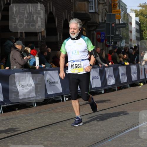 05.10.2025 - 20. swb-Marathon Bremen Strokosch-Dieckow http://msf.ph/oto/9246198 05.10.2025 10:58:46 Ziel 8585, 9346, 9349, 9370, 9540, 9622, 10080, 10263, 10560, 10561, 11290, 11483, 11651 meine-sportfotos.de