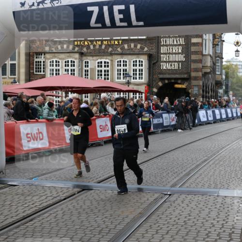 05.10.2025 - 20. swb-Marathon Bremen Yannick Fuchs http://msf.ph/oto/9246201 05.10.2025 11:11:58 Ziel 9648, 9680, 9784, 10235, 10236, 10540, 11088, 11563 meine-sportfotos.de