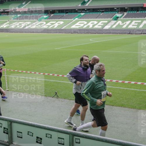 05.10.2025 - 20. swb-Marathon Bremen Michael Burmester http://msf.ph/oto/9246213 05.10.2025 10:37:52 Laufen im Stadion 7621, 7776, 9189, 9210, 9237, 9360, 9365, 9426, 9448, 9468, 9486, 9532, 9536, 9600, 9642, 9748, 9813, 9841, 9858, 9893, 9979, 10033, 10056, 10098, 10130, 10158, 10194, 10265, 10271, 10274, 10278, 10301, 10370, 10437, 10471, 10477, 10485, 10508, 10510, 10595, 10598, 10611, 10711, 10713, 10777, 10826, 10829, 10837, 10872, 10876, 10995, 11001, 11050, 11121, 11124, 11150, 11162, 11183, 11184, 11223, 11251, 11415, 9177, 9208, 9381, 9531 meine-sportfotos.de