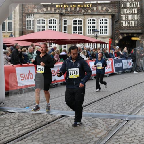 05.10.2025 - 20. swb-Marathon Bremen Yannick Fuchs http://msf.ph/oto/9246221 05.10.2025 11:11:58 Ziel 9648, 9680, 9784, 10235, 10236, 10540, 11088, 11563 meine-sportfotos.de