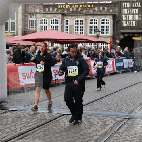 05.10.2025 - 20. swb-Marathon Bremen Yannick Fuchs http://msf.ph/oto/9246229 05.10.2025 11:11:58 Ziel 9648, 9680, 9784, 10235, 10236, 10540, 11088, 11563 meine-sportfotos.de