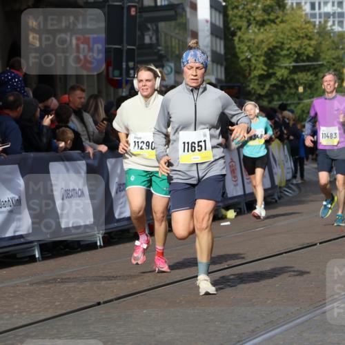 05.10.2025 - 20. swb-Marathon Bremen Strokosch-Dieckow http://msf.ph/oto/9246240 05.10.2025 10:58:48 Ziel 9346, 9349, 9518, 9542, 10080, 10263, 10560, 10561, 11290, 11483, 11612, 11651 meine-sportfotos.de