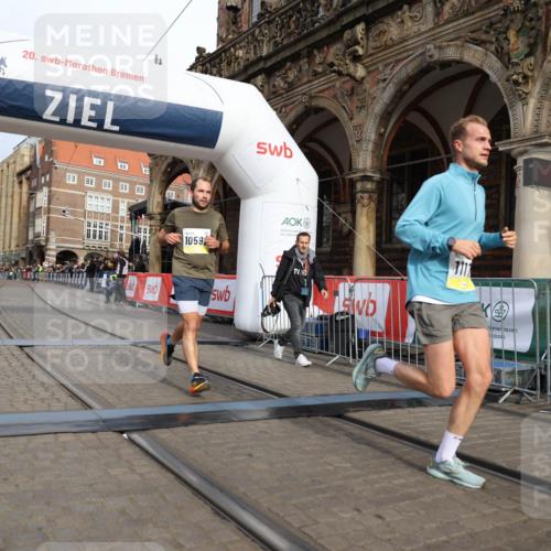 05.10.2025 - 20. swb-Marathon Bremen Yannick Fuchs http://msf.ph/oto/9246248 05.10.2025 10:42:48 Ziel 10592, 11178 meine-sportfotos.de