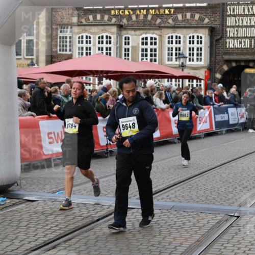 05.10.2025 - 20. swb-Marathon Bremen Yannick Fuchs http://msf.ph/oto/9246251 05.10.2025 11:11:58 Ziel 9648, 9680, 9784, 10235, 10236, 10540, 11088, 11563 meine-sportfotos.de