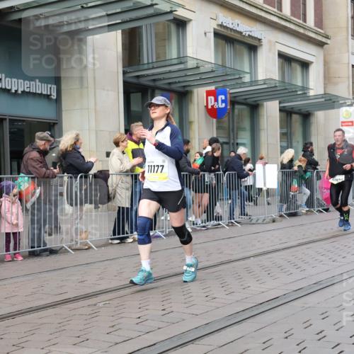 05.10.2025 - 20. swb-Marathon Bremen Strokosch-Dieckow http://msf.ph/oto/9246279 05.10.2025 10:51:12 Ziel 8333, 9252, 9259, 9268, 10321, 10376, 10436, 10556, 10584, 10716, 10918, 10928, 11177, 11484, 8333, 9252, 9259, 9268, 10321, 10376, 10436, 10556, 10584, 10716, 10918, 10928, 11177, 11484 meine-sportfotos.de