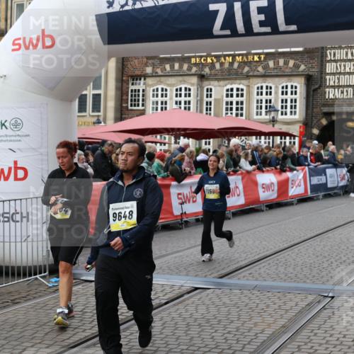 05.10.2025 - 20. swb-Marathon Bremen Yannick Fuchs http://msf.ph/oto/9246282 05.10.2025 11:12:00 Ziel 9648, 9784, 10540, 11088, 11563 meine-sportfotos.de