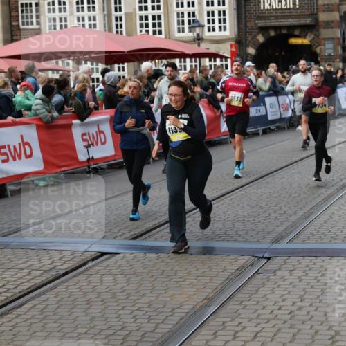 05.10.2025 - 20. swb-Marathon Bremen Yannick Fuchs http://msf.ph/oto/9246288 05.10.2025 11:10:24 Ziel 8533, 9734, 9806, 10082, 10189, 11204, 11261, 11333 meine-sportfotos.de