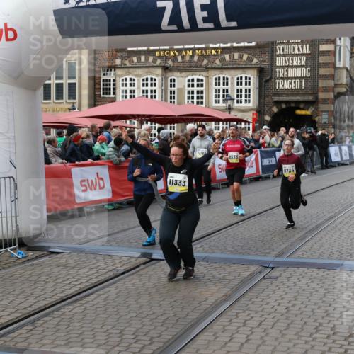 05.10.2025 - 20. swb-Marathon Bremen Yannick Fuchs http://msf.ph/oto/9246298 05.10.2025 11:10:25 Ziel 8533, 9734, 9806, 10082, 10189, 10280, 11204, 11261, 11333 meine-sportfotos.de