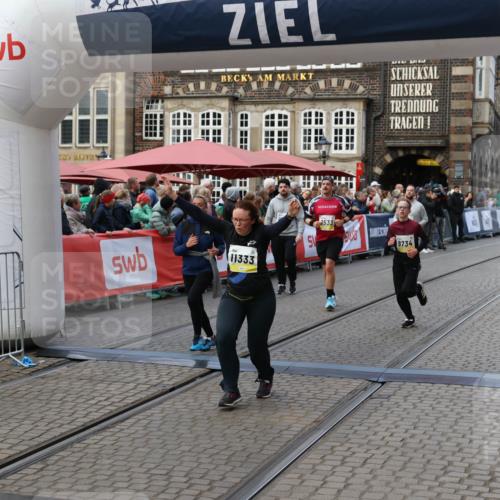 05.10.2025 - 20. swb-Marathon Bremen Yannick Fuchs http://msf.ph/oto/9246305 05.10.2025 11:10:25 Ziel 8533, 9734, 9806, 10082, 10189, 10280, 11204, 11261, 11333 meine-sportfotos.de