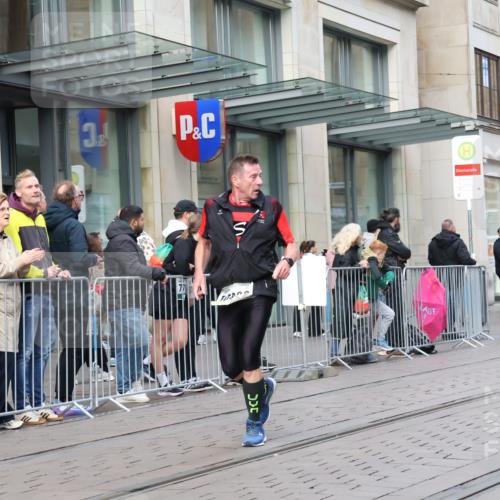 05.10.2025 - 20. swb-Marathon Bremen Strokosch-Dieckow http://msf.ph/oto/9246322 05.10.2025 10:51:13 Ziel 8333, 9252, 9259, 9268, 10321, 10376, 10436, 10556, 10584, 10716, 10918, 10928, 11177, 11484, 8333, 9252, 9259, 9268, 10321, 10376, 10436, 10556, 10584, 10716, 10918, 10928, 11177, 11484 meine-sportfotos.de