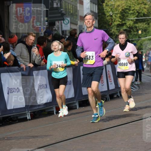 05.10.2025 - 20. swb-Marathon Bremen Strokosch-Dieckow http://msf.ph/oto/9246329 05.10.2025 10:58:50 Ziel 9349, 9518, 9542, 9601, 10080, 10263, 10560, 10561, 11290, 11483, 11612, 11651 meine-sportfotos.de