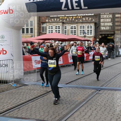 05.10.2025 - 20. swb-Marathon Bremen Yannick Fuchs http://msf.ph/oto/9246331 05.10.2025 11:10:25 Ziel 8533, 9734, 9806, 10082, 10189, 10280, 11204, 11261, 11333 meine-sportfotos.de