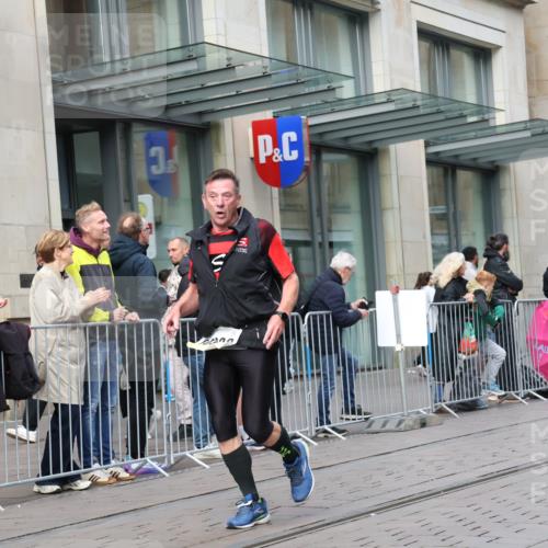 05.10.2025 - 20. swb-Marathon Bremen Strokosch-Dieckow http://msf.ph/oto/9246332 05.10.2025 10:51:13 Ziel 8333, 9252, 9259, 9268, 10321, 10376, 10436, 10556, 10584, 10716, 10918, 10928, 11177, 11484, 8333, 9252, 9259, 9268, 10321, 10376, 10436, 10556, 10584, 10716, 10918, 10928, 11177, 11484 meine-sportfotos.de